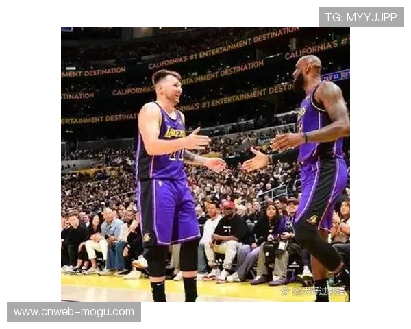 东契奇半场三双神迹，湖人客场之旅完美收官